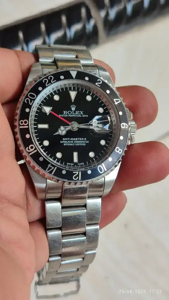Jam tangan rolex gmt master II 
Automatic black dial
Big size