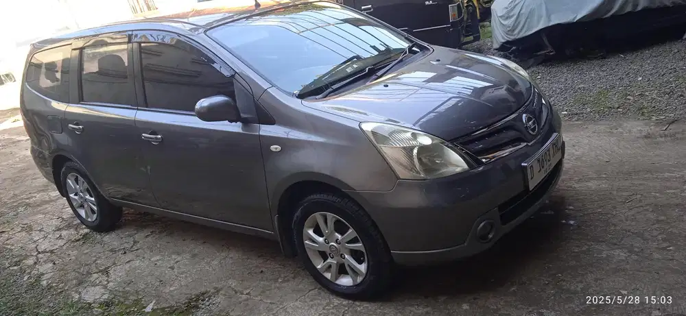 Nissan Grand livina 2011 Bensin