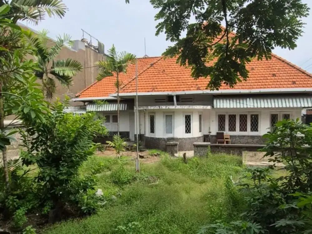 Rumah Hook Tengah Kota Surabaya