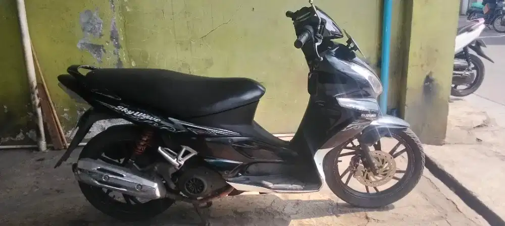 Skywave 2010 hitam putih