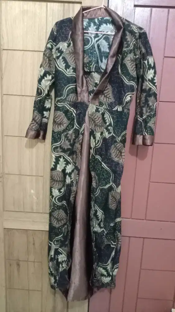 1 Set Baju Batik Pria dan Wanita