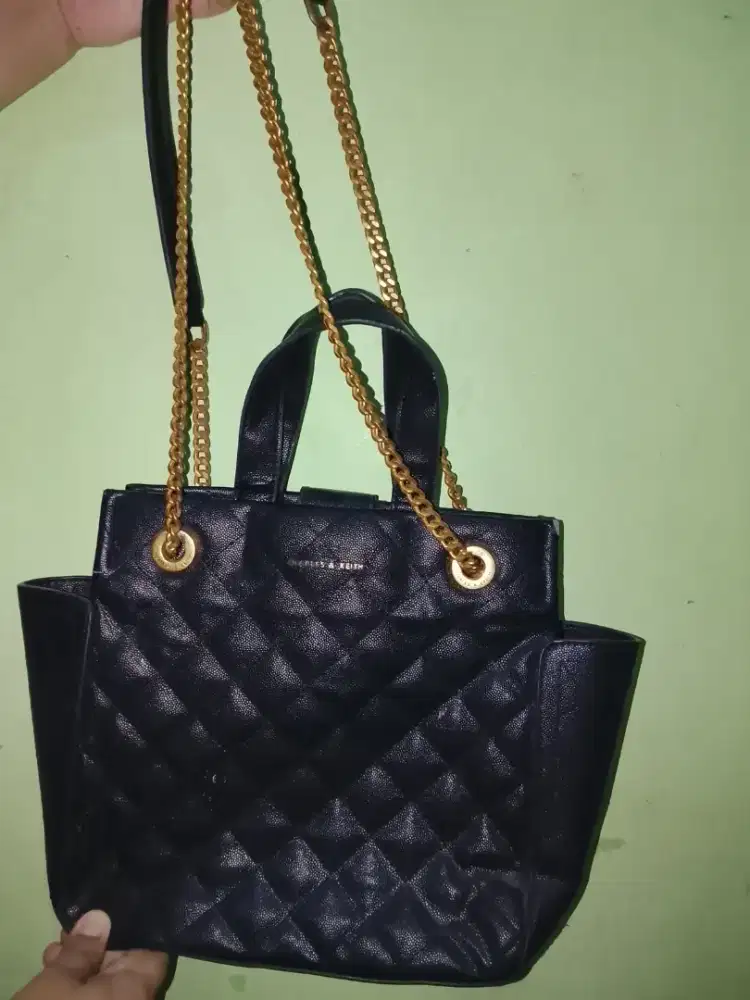 Tas bekas baik..merek Charles&keith