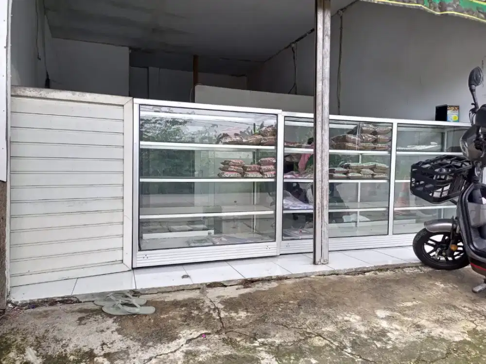 Etalase bekas murah