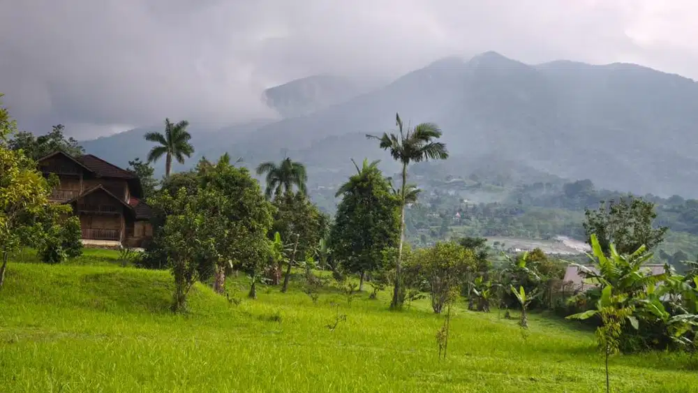 villa kayu View Gunung MDPL 900 di cigombong bogor selatan