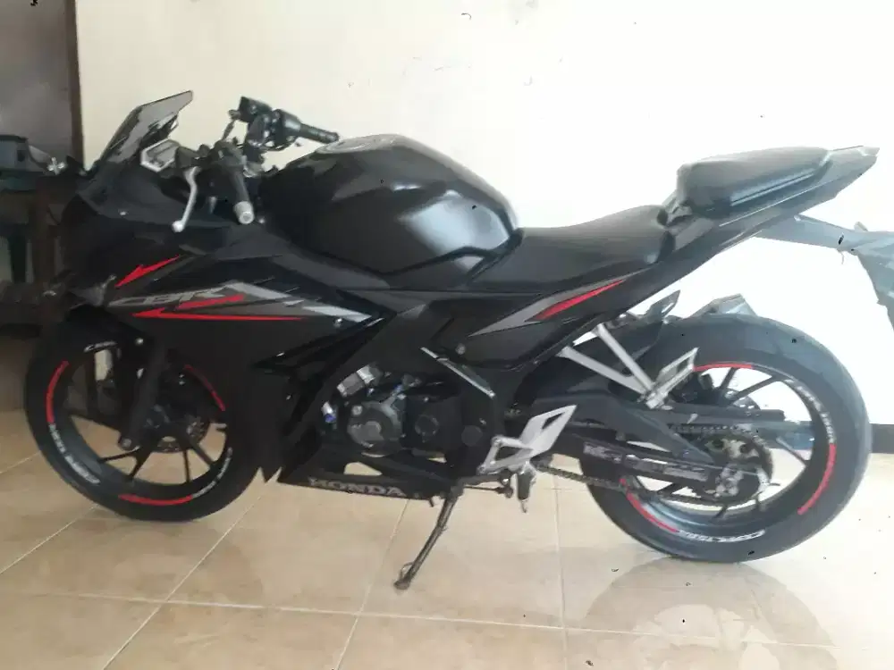 Dijual HONDA CBR Th.2018 Hitam Plat F - Bogor dan madih Tangan pertama