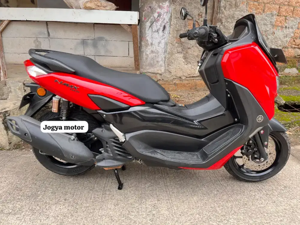 (B) Yamaha new nmax 155 tahun 2022