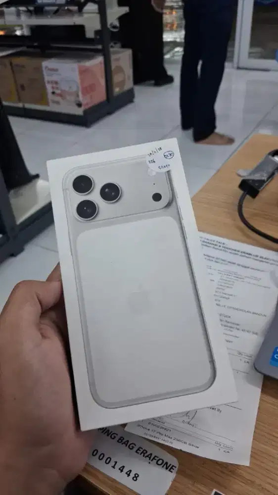 iPhone 17 promax silver