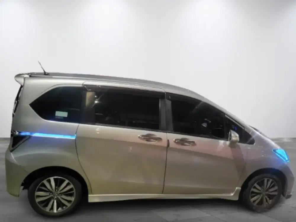 Honda freed 2012 AT