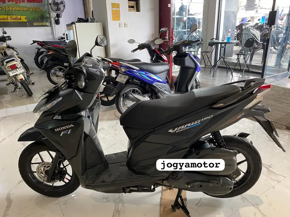 (B) honda vario 150 exclusive 2016