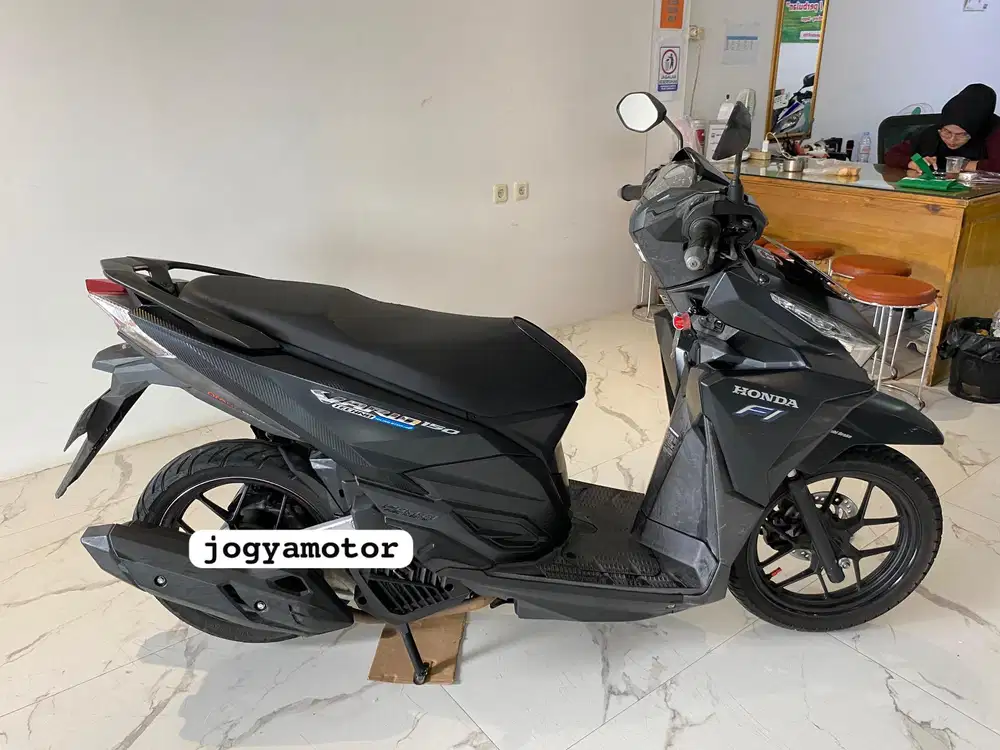 (B) honda vario 150 tahun 2016