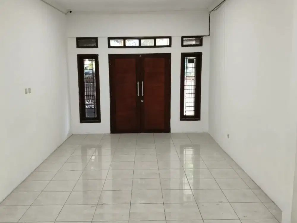 Disewakan Rumah Minimalis 2 Lantai siap Huni Lokasi strategis di Komplek Batununggal Indah Bandung