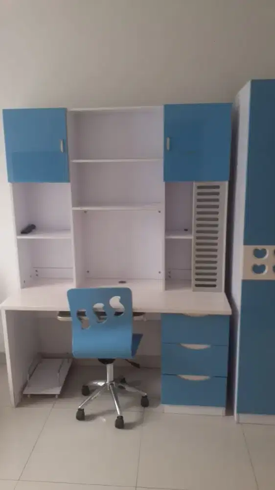 Lemari meja belajar set kasur furniture good condition