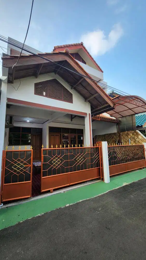 Rumah 3 Lantai Bagus di Pondok Kelapa Jakarta Timur - Lokasi Strategis