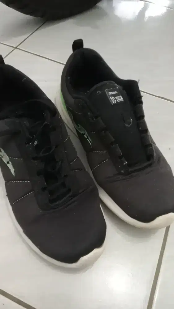 Sepatu olahraga Pria