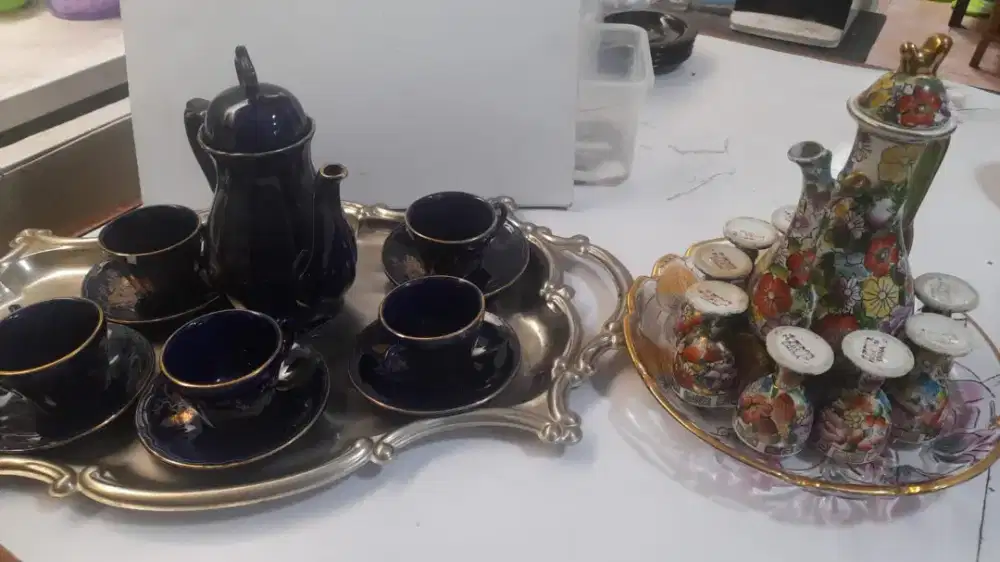 Dijual 2 Set Koleksi Pecah Belah / Keramik Antik untuk Dekorasi