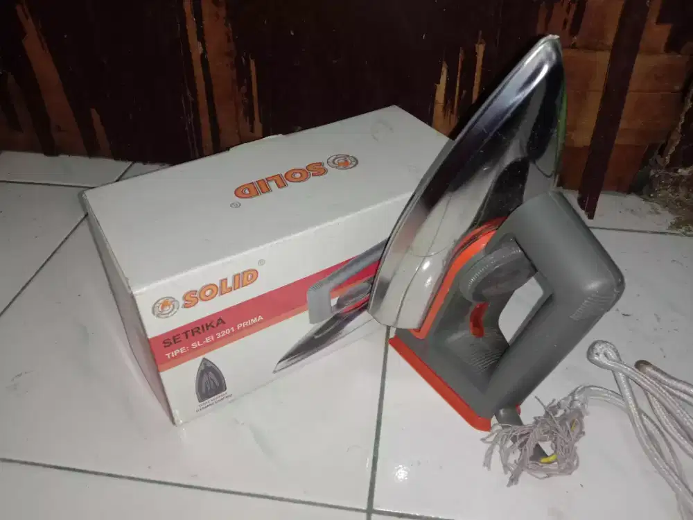 Setrika merk SOLID tipe: SL-EI 3201 PRIMA