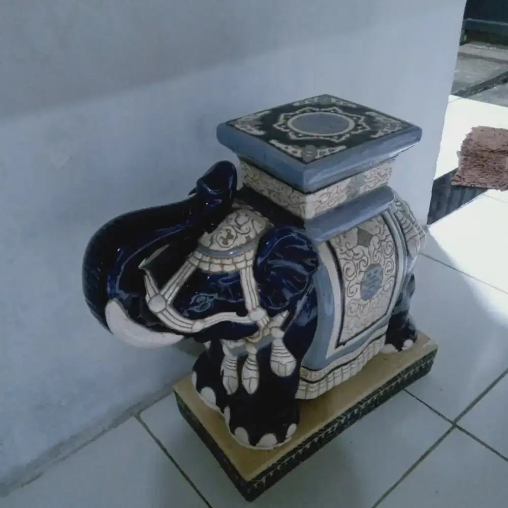 gucci gajah/tempat duduk