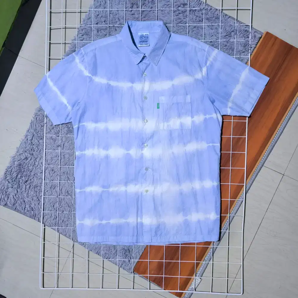 Yesseyessey short shirts
Sz L

Kond 9.7/10 like new