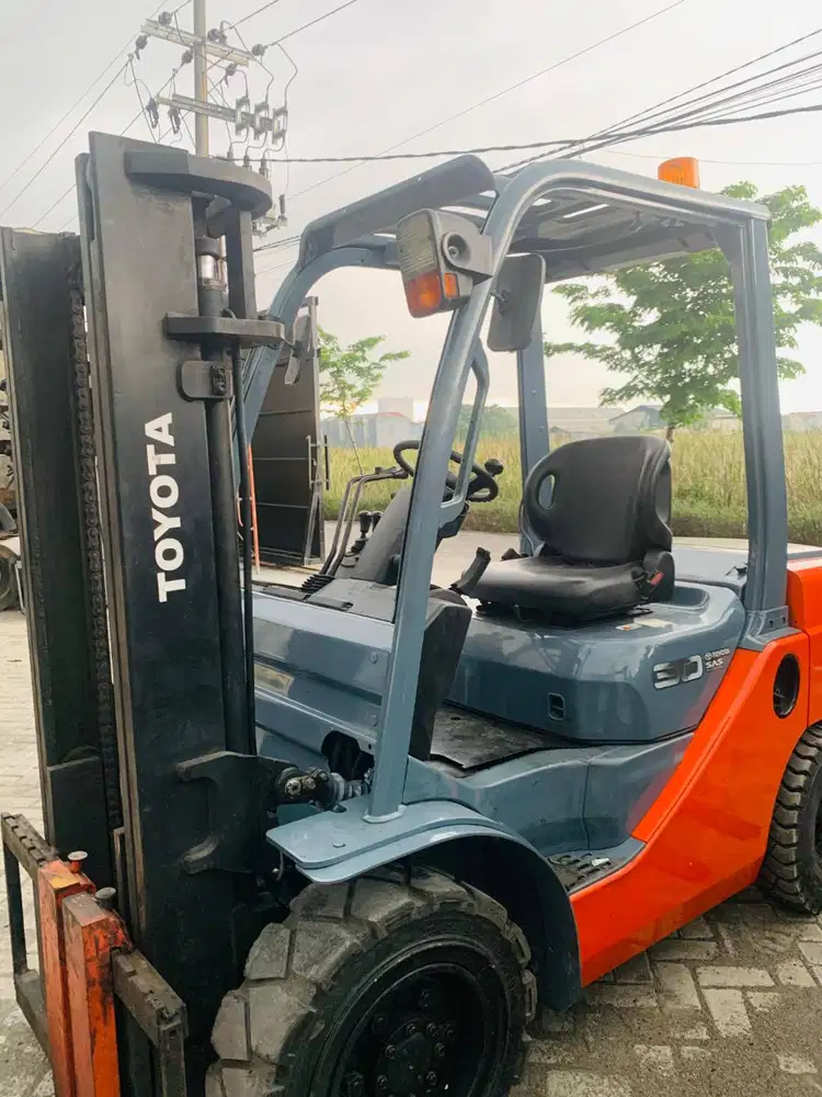 TOYOTA 3 TON MAST 3 METER STD TAHUN MUDA BERGARANSI MESIN