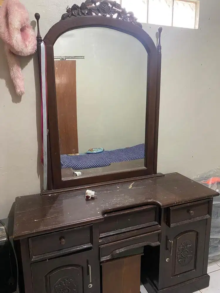 Lemari rias kayu jati