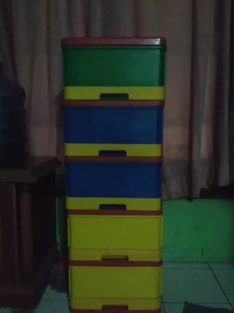 Lemari loker barang/baju