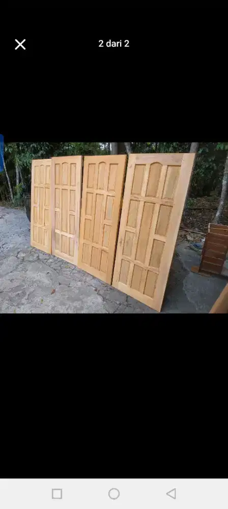 Di jual kusen pintu bahan dari kayu mahoni.