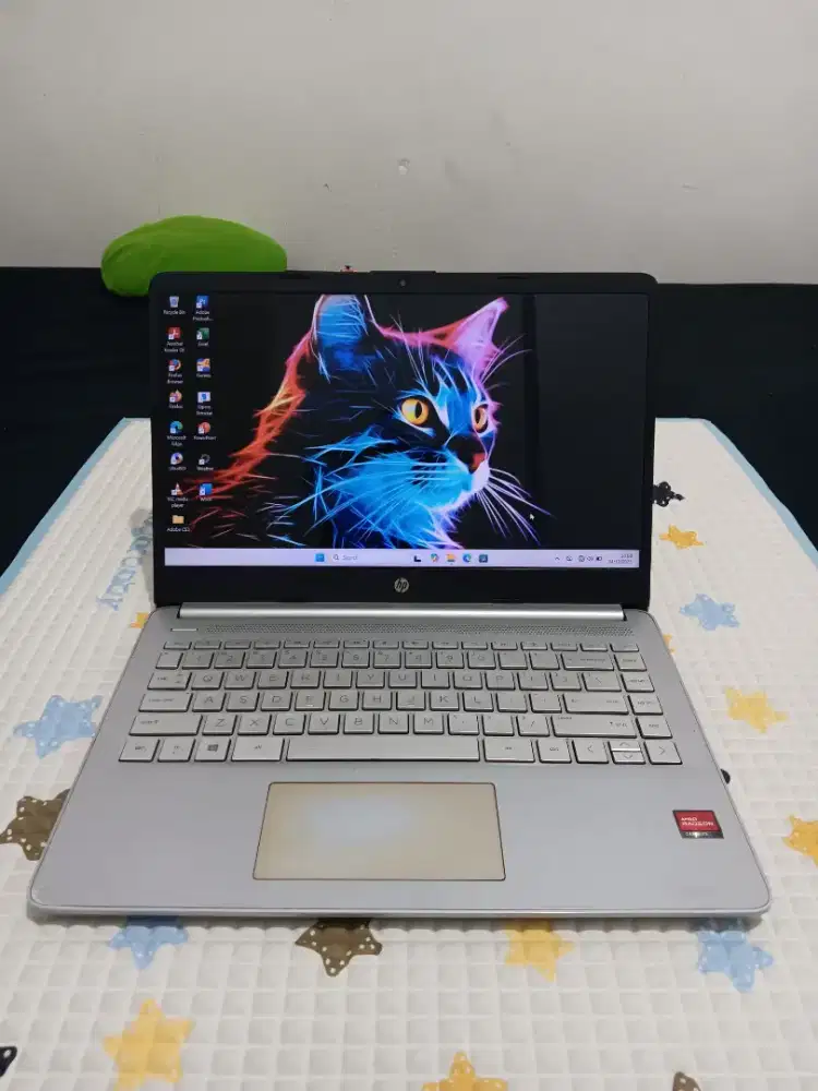 LAPTOP HP 14s RYZEN 5 5500 SSD 512 BACKLITE KEYBORD