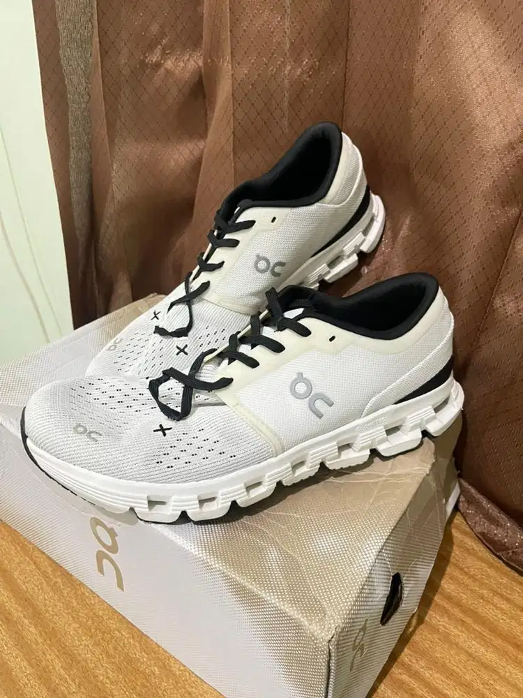 Sepatu On Cloud X 4