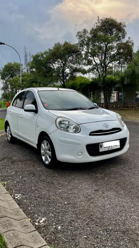 Nissan March matic Putih 2013 KMLow angsuran cuma 2,3jtan