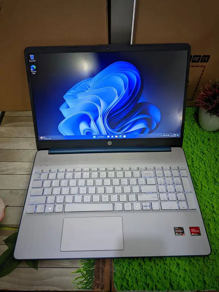 LAPTOP HP 15 EF2126WM AMD RYZEN 5 5300U RAM 8 GB SSD 512