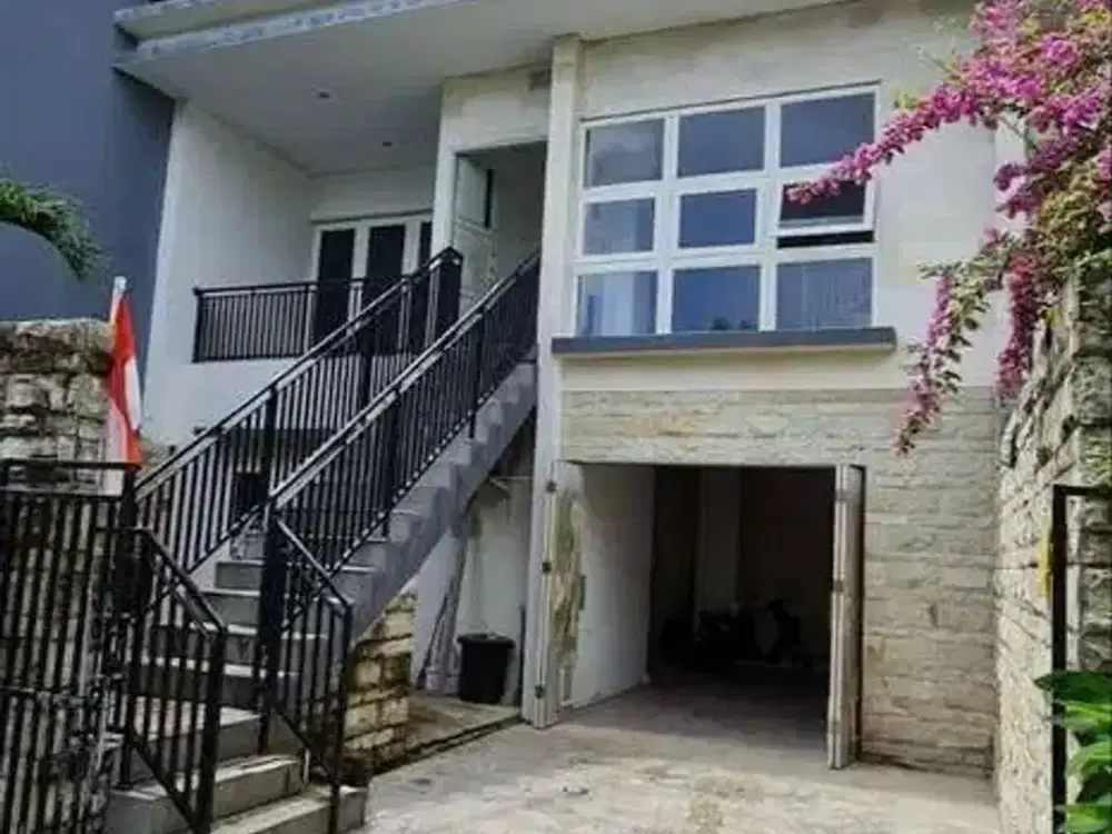 TURUN HARGA Dijual rumah 3 lt View Laut lokasi strategis di Siligita