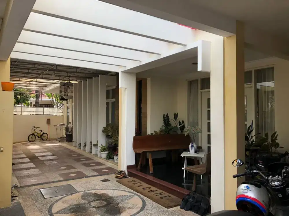 0995 - Dijual Rumah SHM di Babatan Pratama 2 Lantai Minimalis Modern