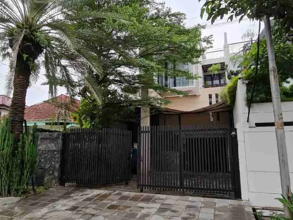 Rumah Mewah Disewa di Menteng, Jalan Prambanan