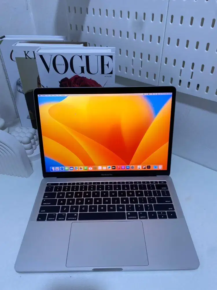 MacBook Pro 2017 13inch, 8/256GB i5 SECOND