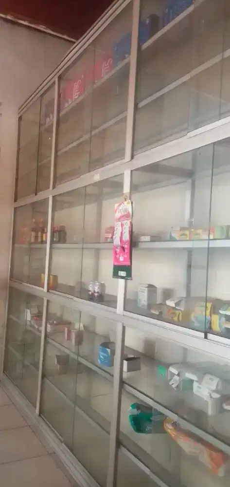 Jual cepat ! Steling / etalase apotek kaca alumunium Medan