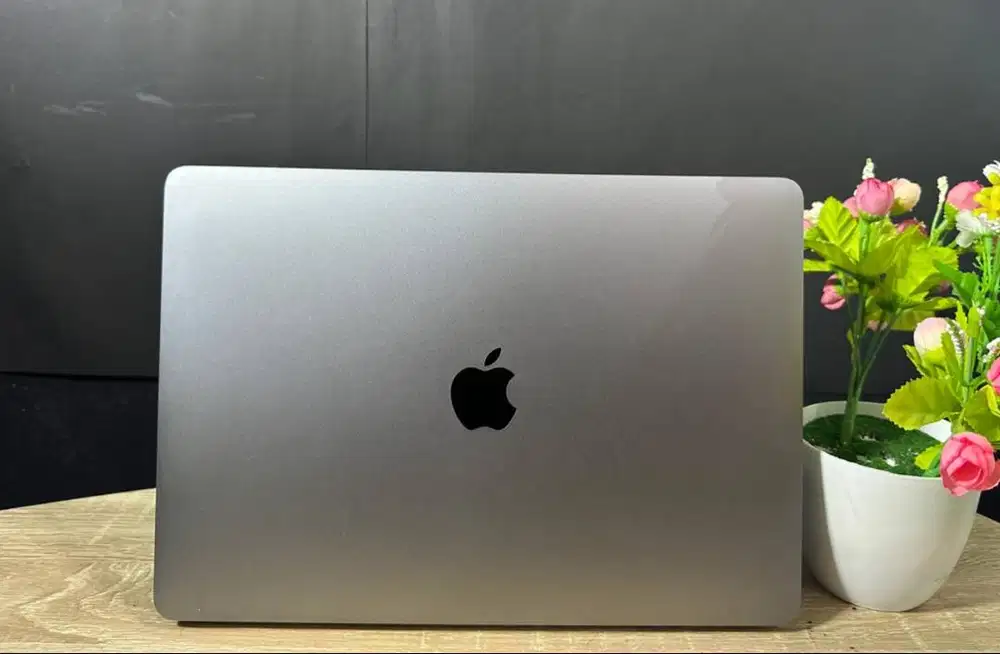 MacBook Pro 2019 13inch i7 RAM 16GB//512GB Touchbar Siap Pakai