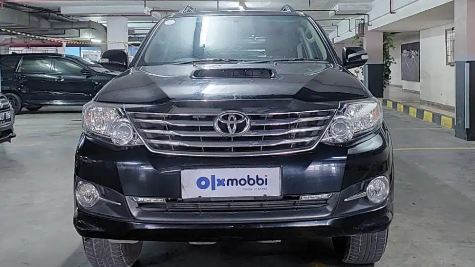 TDP 14JT Toyota Fortuner 2.5 G Solar-AT Hitam 2015