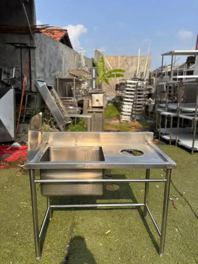 Sink 1 lubang sayap kanan lubang sampah 110x60x85
Lubangnya 50x40x30