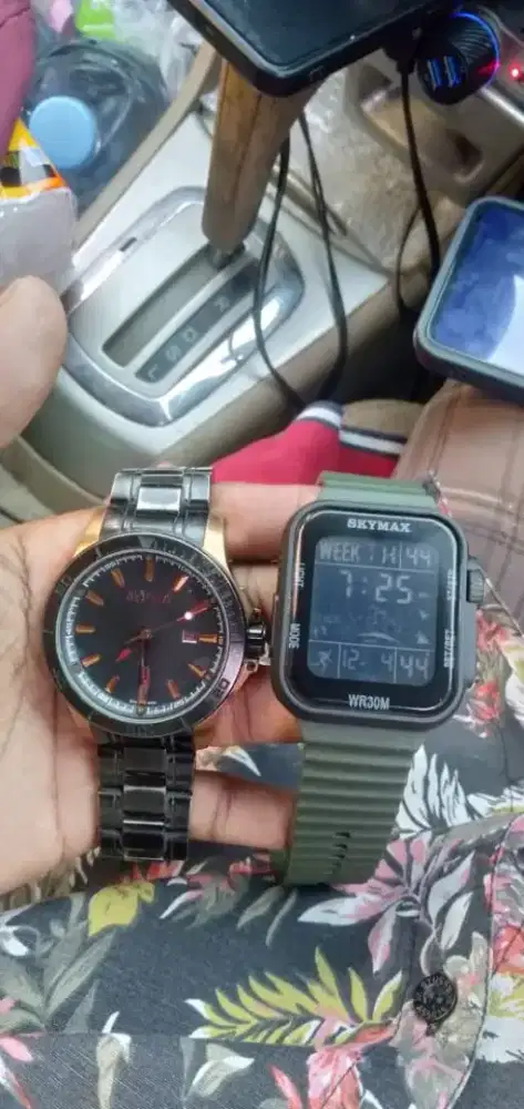 Di jual jam tangan Bonia dan sky mex murah aja tahan air dan no minus