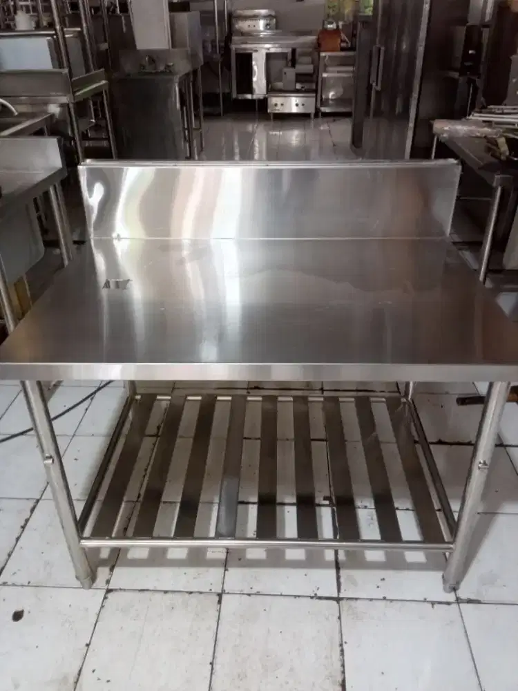 Meja kompor ukuran 104x70x70

Harga : 2 jt