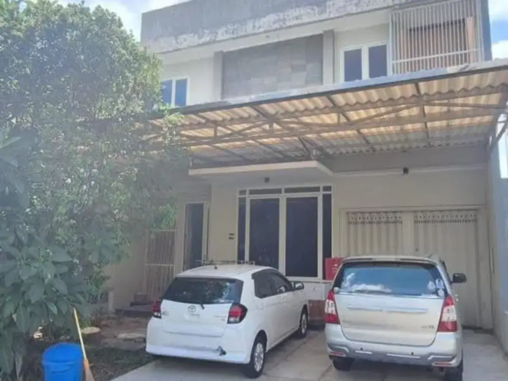 Rumah 2,5 Lantai Ciamiiik & Strategis di Pakuwon Indah, Sby