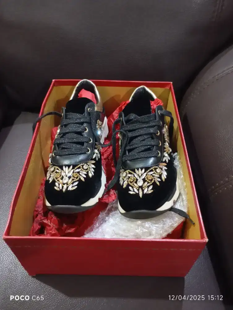 Sepatu wanita Rene caovilla Embellished Velvet Sneakers (Size 38)