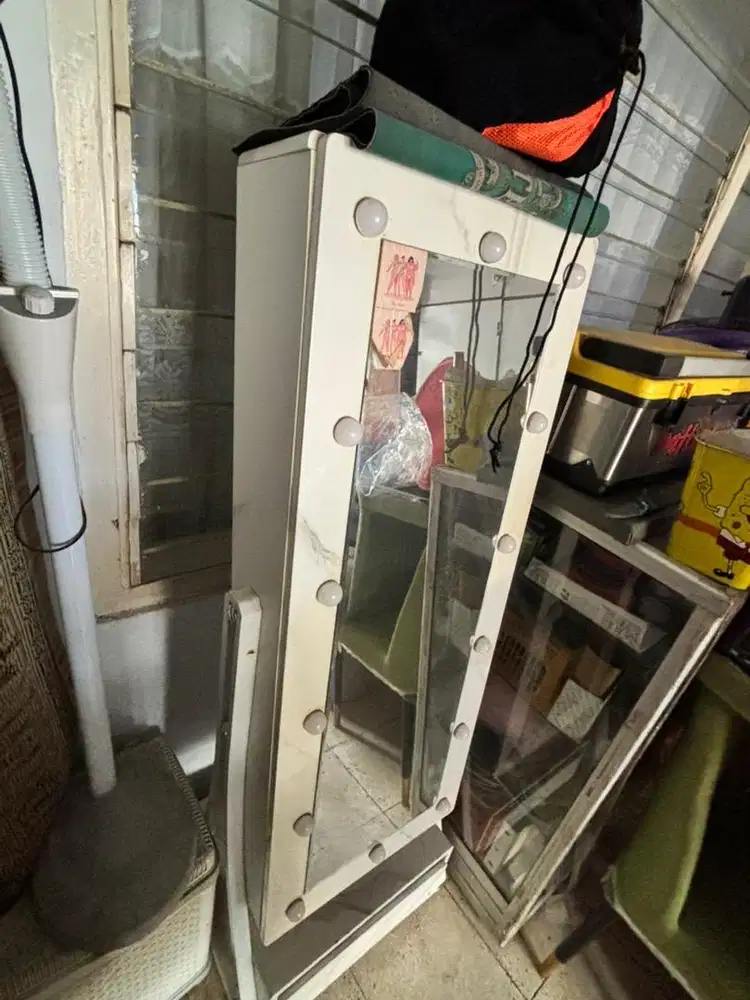 cermin kata makeup berdiri bisa di pakai di bagian dalam