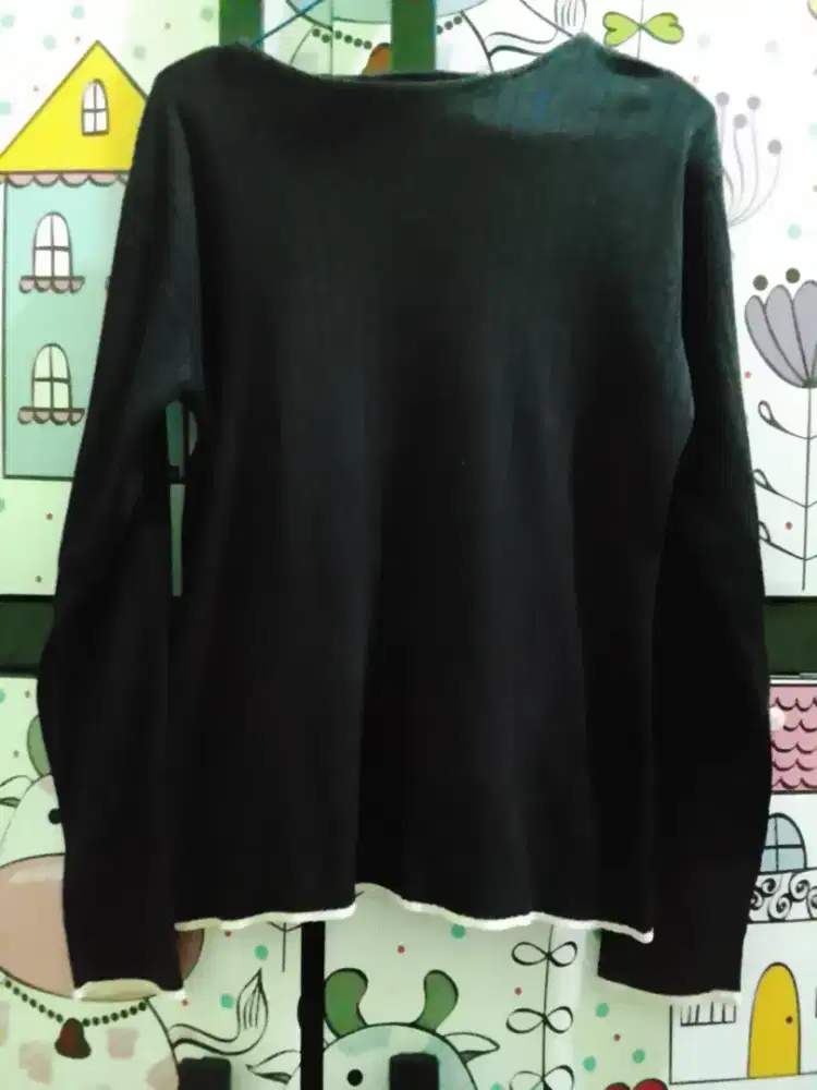 Sweater ukuran L bs melar