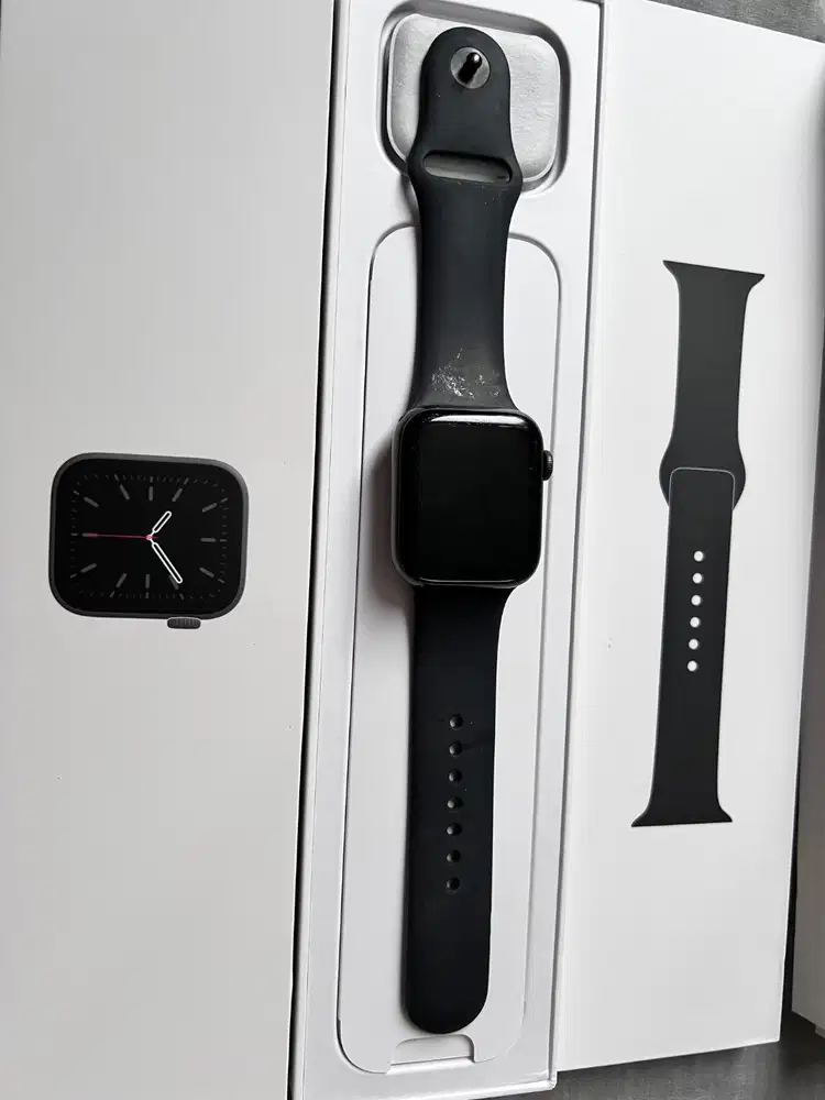 Dijual iwatch series 6 44 mm aluminium case black