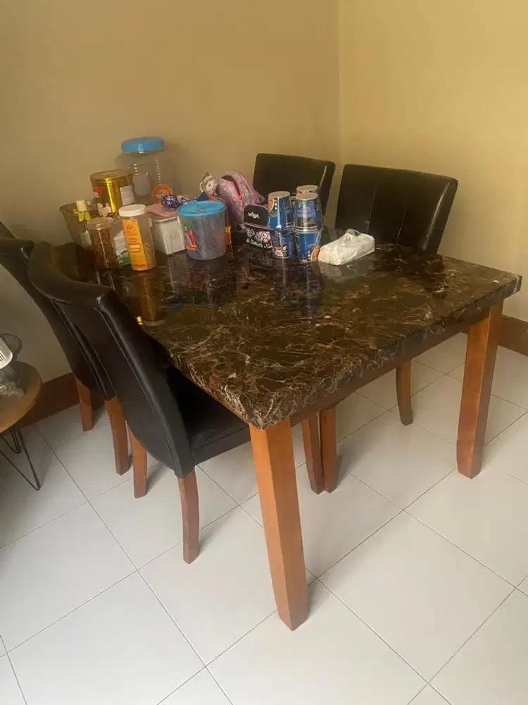 MEJA MAKAN BAGUS INFORMA