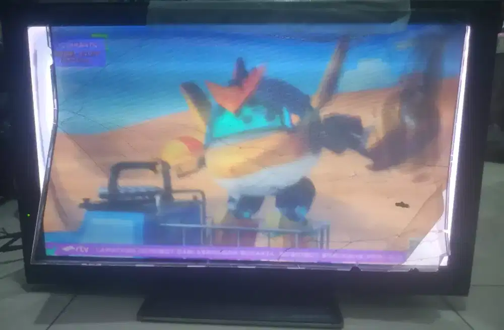 TV LED 24 INC SHARP Minus Layar Depan Terkelupas, Msh bisa Di tonton