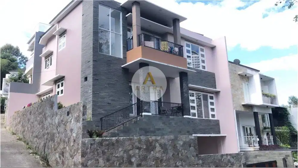 Rumah di Dago Citra Green Mainroad siap huni murah