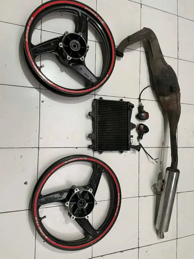 velg, knalpot, radiator ninja RR ori bawaan motor