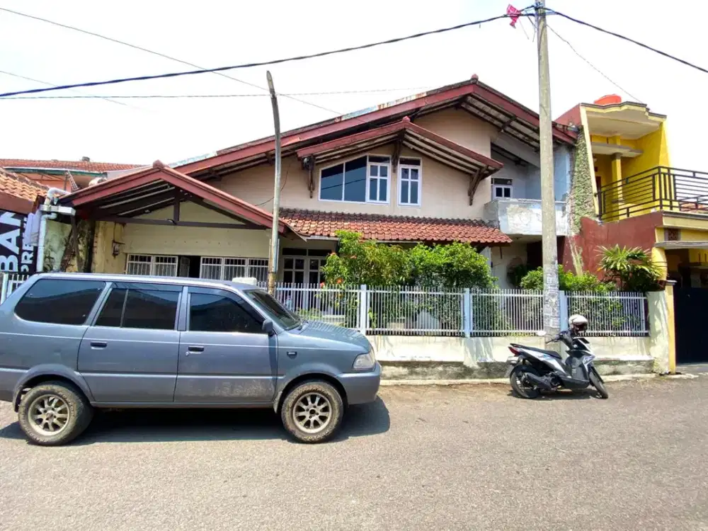 rumah luas lokasi strategis harga murah di margacinta buah batu bandung